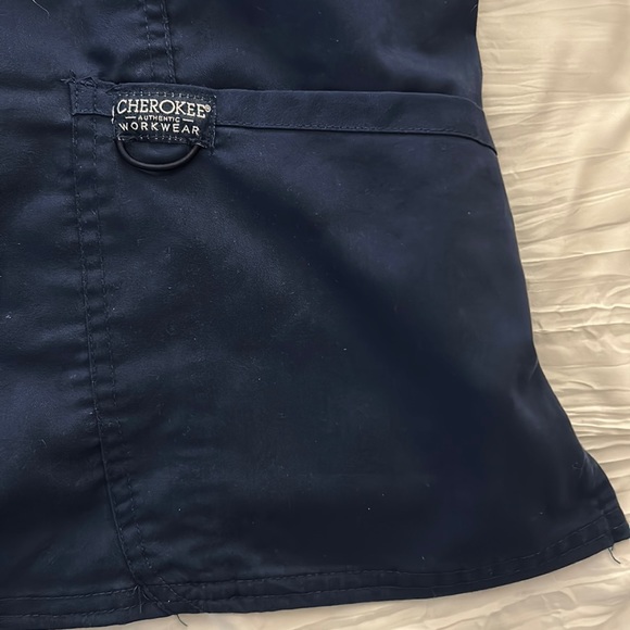 Cherokee women’s Scrub top - Picture 3 of 6